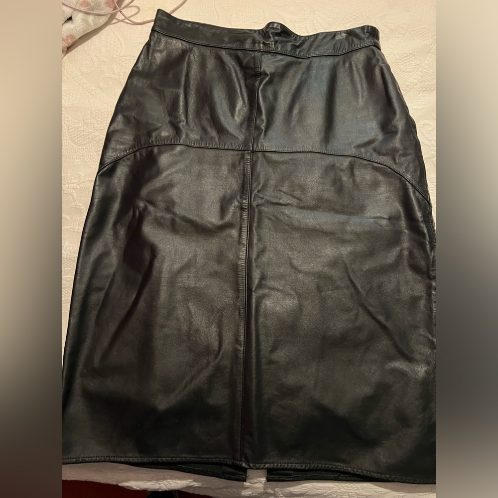Elegant Black Leather Skirt